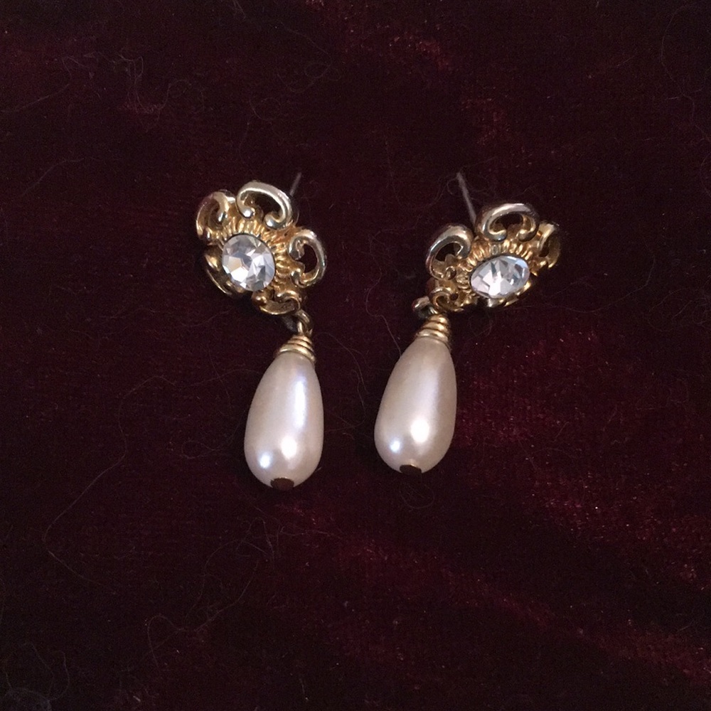 Pearl teardrop earrings
